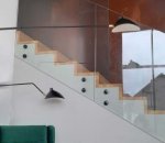 schody z balustradą szklaną